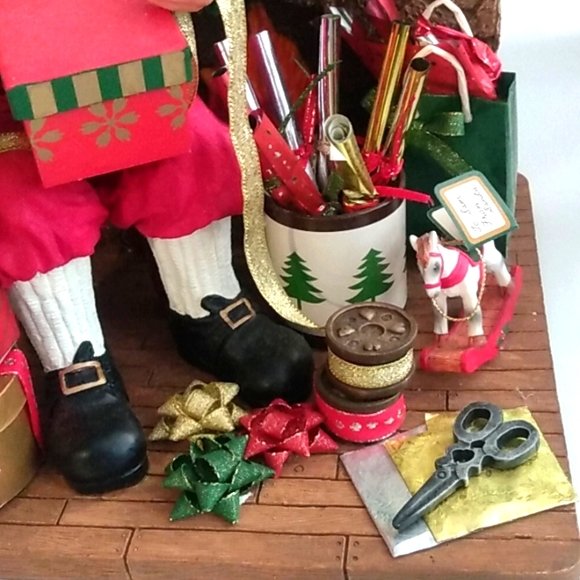 Handcrafted Fabric Mache Santa Claus Wrapping Presents by Fireplace Decor 8x9" - Picture 8 of 9